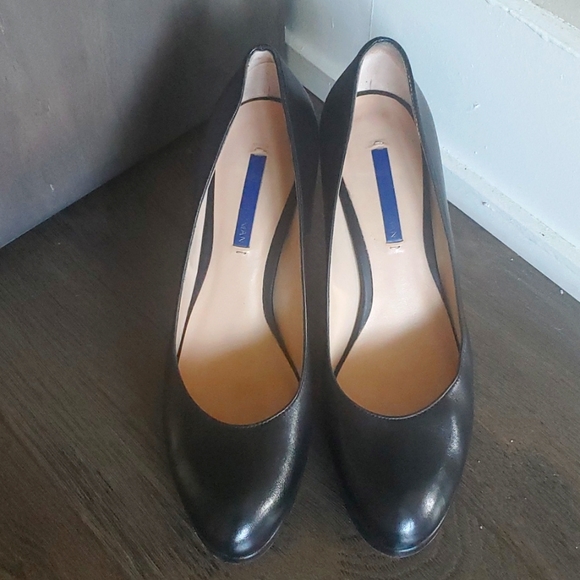 Stuart Weitzman All-Leather Classic Pumps ๐  - Picture 12 of 16